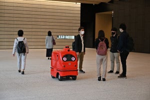 KDDI×JR東、混雑回避が可能な都市データ連動型ロボット配送サービスの実証