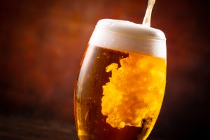 ホップ由来のビールの苦味成分が注意力を向上させる！　慶大とキリンが確認