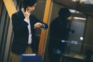 勤務時間外に電話対応等を拒否できる「つながらない権利への配慮が必要」7割超