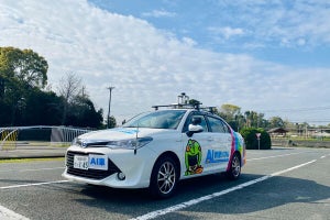 助手席は無人、指導員をAIが補完 - 自動車学校で広がる「AI教習車」の今