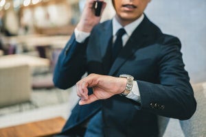 仕事中に最もミスを起こしやすい時刻は「16時」、回答が午後に集中する結果に