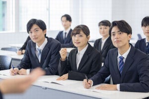 積極的にAIなどのテクノロジーを学ぶ新入社員は40%程度