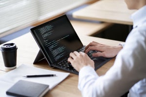 数理やAIのスキルを試す「Pythonプログラミング能力認定試験」開始