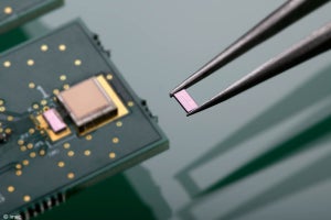 imec、超音波技術を用いた医療向け小型・低消費電力ワイヤレス給電装置を発表