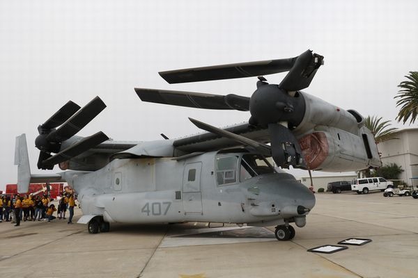 航空機の技術とメカニズムの裏側 第146回 地上での飛行機のハンドリング(3)主翼を折り畳んで駐機スペースを節約