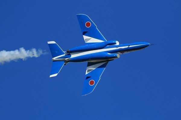 航空機の技術とメカニズムの裏側 第228回 ブルーインパルスも「アクロバット仕様機」の特徴的なメカニズムとは？