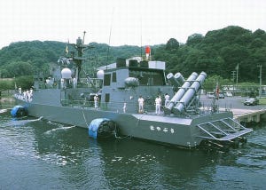 軍事とIT 第241回 ステルス技術(4)自衛隊「はやぶさ」など艦艇のステルス化と統合マスト