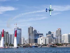 大空を駆けるスポーツ、エアレースの魅力をゼロから解説 第1回 空の一騎打ち、レッドブル・エアレース